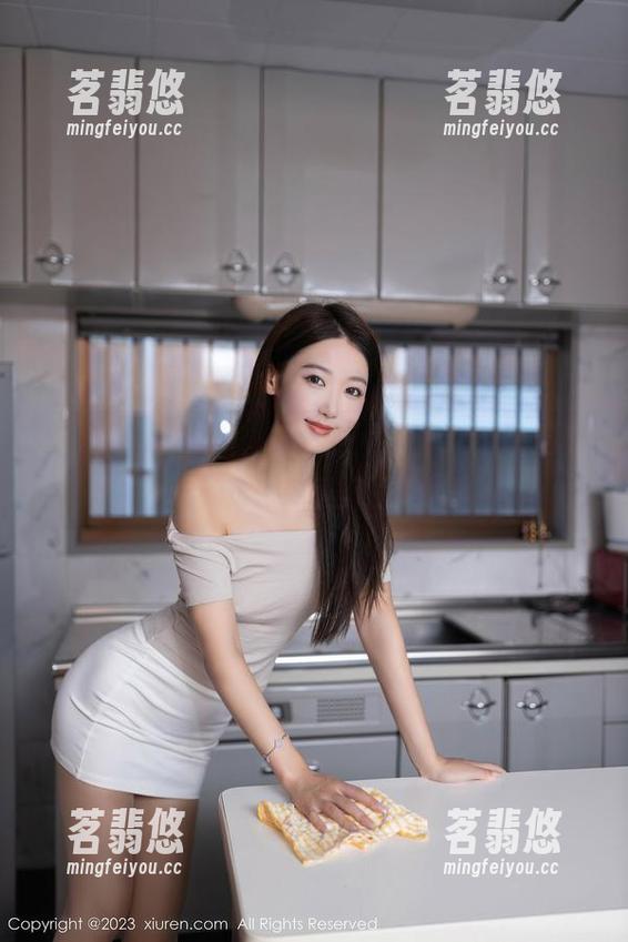 秀人网-奶芙乔乔 秀人网 - 不一样的校园,原图中的奶芙乔乔演绎得有些另类。