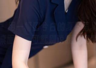 秀人网 – 用一幅田兮白的夏日写真拯救你的桌面——可就别说我没提醒你