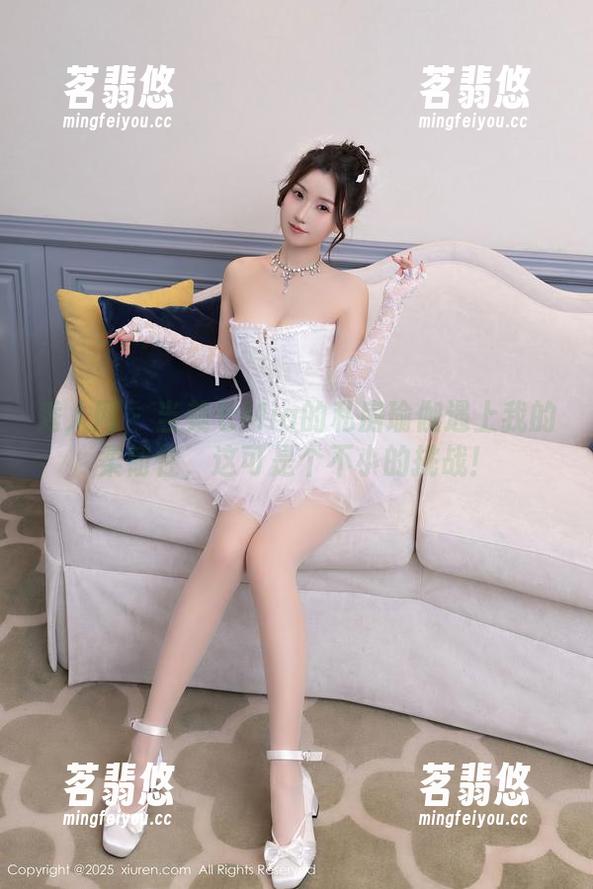 秀人网-美七Mia 秀人网 - 当美七Mia的私房瑜伽遇上我的柔韧性,这可是个不小的挑战!