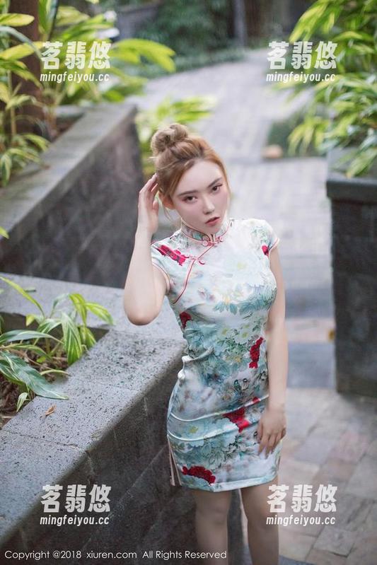 秀人网-袁圆 秀人网 - 看袁圆穿吊带,私拍合集里的自由气息