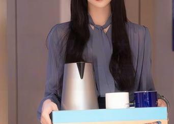秀人网 – 在线围观，“陈大榕”化身女王，图片里那点霸气你注意到了吗？