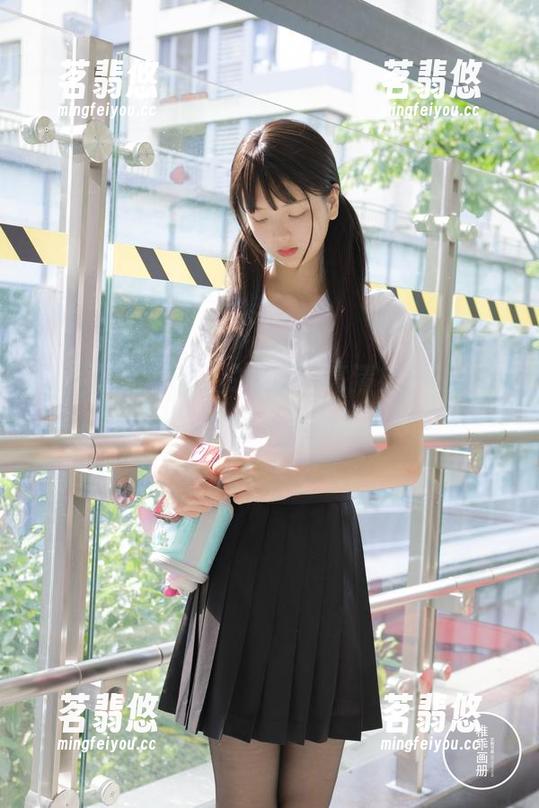 稚乖画册-夜夜 稚乖画册 - 夜夜的粉裙,高清视角分享,一个迷人的背影