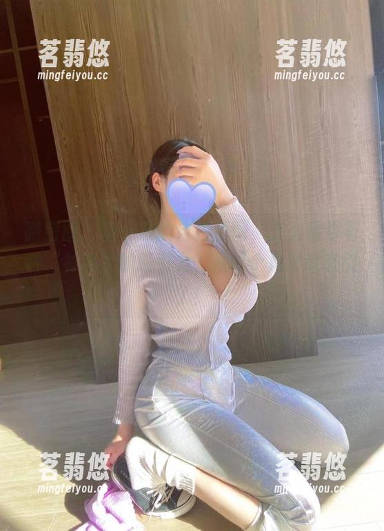 微密圈 - 童小芯的自拍原图，怎么看都有种“神奇”的吸引力，从这个角度就吸引了！