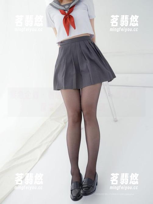 紧急企划 - 看呐！小恩的学姐高清写真，保准你看得目不转睛。