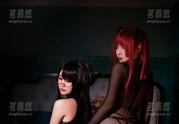 羊大真人带你赏双人护士，美图随便嗨。