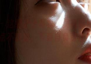 蜜桃社 – 这组护士写真、吴凯莉Kelly一点不稳重，下载自负责任！