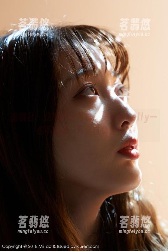 蜜桃社 - 这组护士写真、吴凯莉Kelly一点不稳重，下载自负责任！
