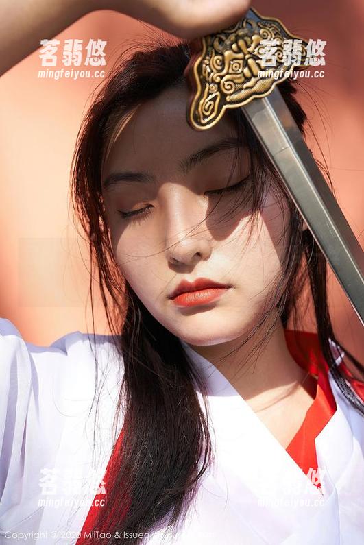 蜜桃社-杏子 蜜桃社 - 透过杏子的套图,偶尔抓到一丝柔软