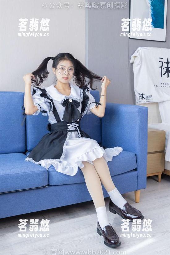 袜啵啵-芝士 袜啵啵 - 芝士穿红裙!这是要引爆摄影圈吗?