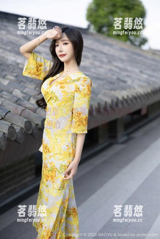 语画界 - 把章芃芃的裸足壁纸带回家，别担心，她不会反抗！