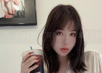 微密圈 – 不一样的套图：“阿色去上班”的无圣光护士版。