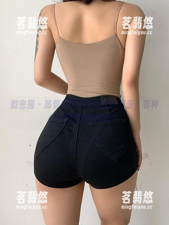 陈佩奇 微密圈 - 陈佩奇在泳池的最新资源,有种别样的氛围萦绕呢!