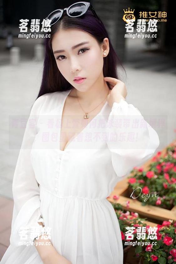 青豆客-杨上萱 青豆客 - 看杨上萱如何把泳装带出新境界,图包里藏着想不到的乐趣!