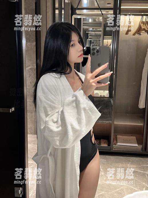 鱼神鱼 微密圈 - 你能想象吗?“鱼神鱼”的蓝色比基尼免费图包可是一开始的假象哦。